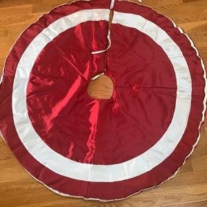Christmas Tree Skirt - Red and White Striped - Like New So Pretty!